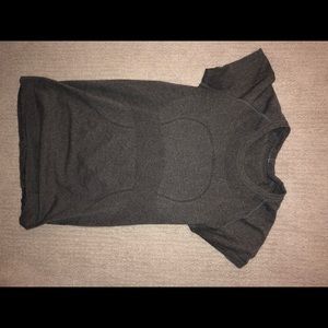 lululemon swiftley tech short sleeve grey SIZE 6
